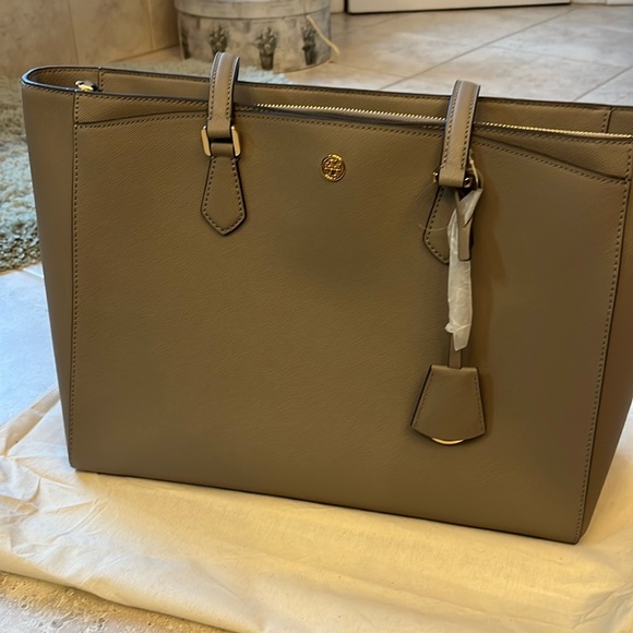 Tory Burch Handbags - Tory Burch Robinson Large Tote